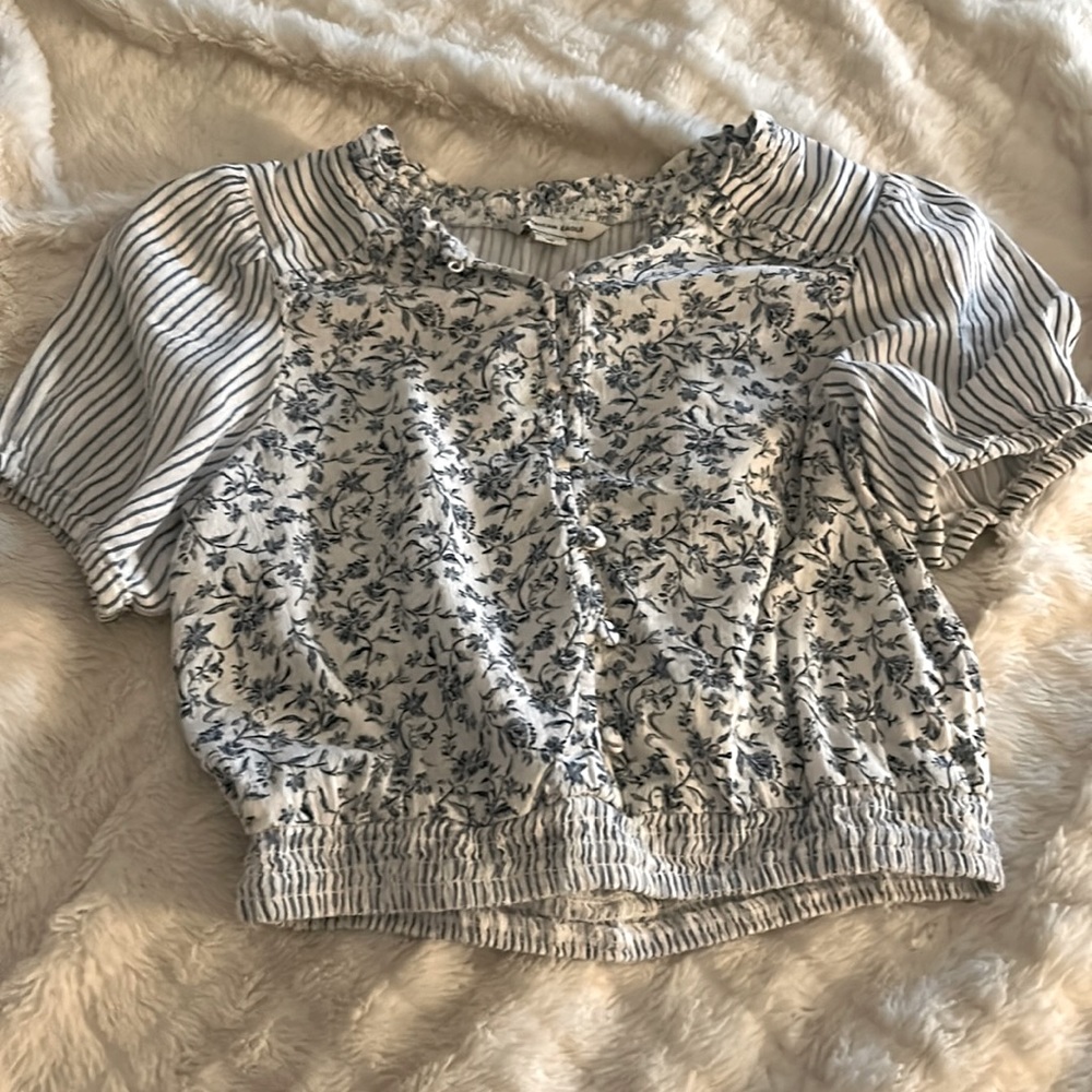 American Eagle Women's Blue and White Blouse
